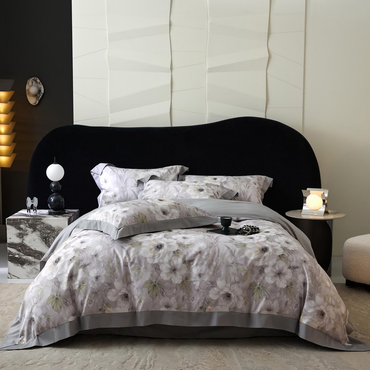 91家纺网 家纺一手货源 找家纺 涵宸家纺 2025新款50S全棉磨毛拼角款四件套【更多花型 联系商家电话：17798859966 微信同号，网站：www.hanchenjf.com】 花滤间（灰）