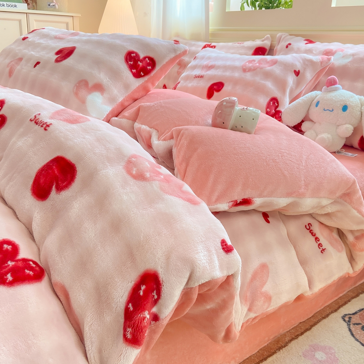 91家纺网 家纺一手货源 找家纺 耐思家纺 2025新款泡泡牛奶绒印花四件套系列 泡泡-甜心粉