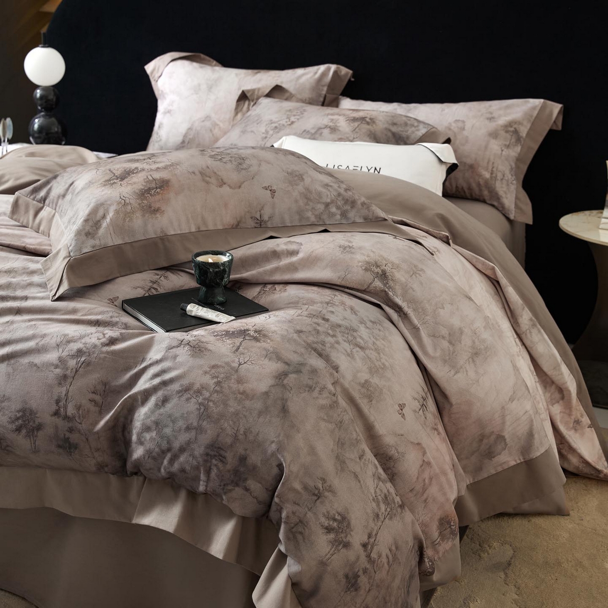 91家纺网 家纺一手货源 找家纺 涵宸家纺 2025新款50S全棉磨毛拼角款四件套【更多花型 联系商家电话：17798859966 微信同号，网站：www.hanchenjf.com】 墨苒（咖）