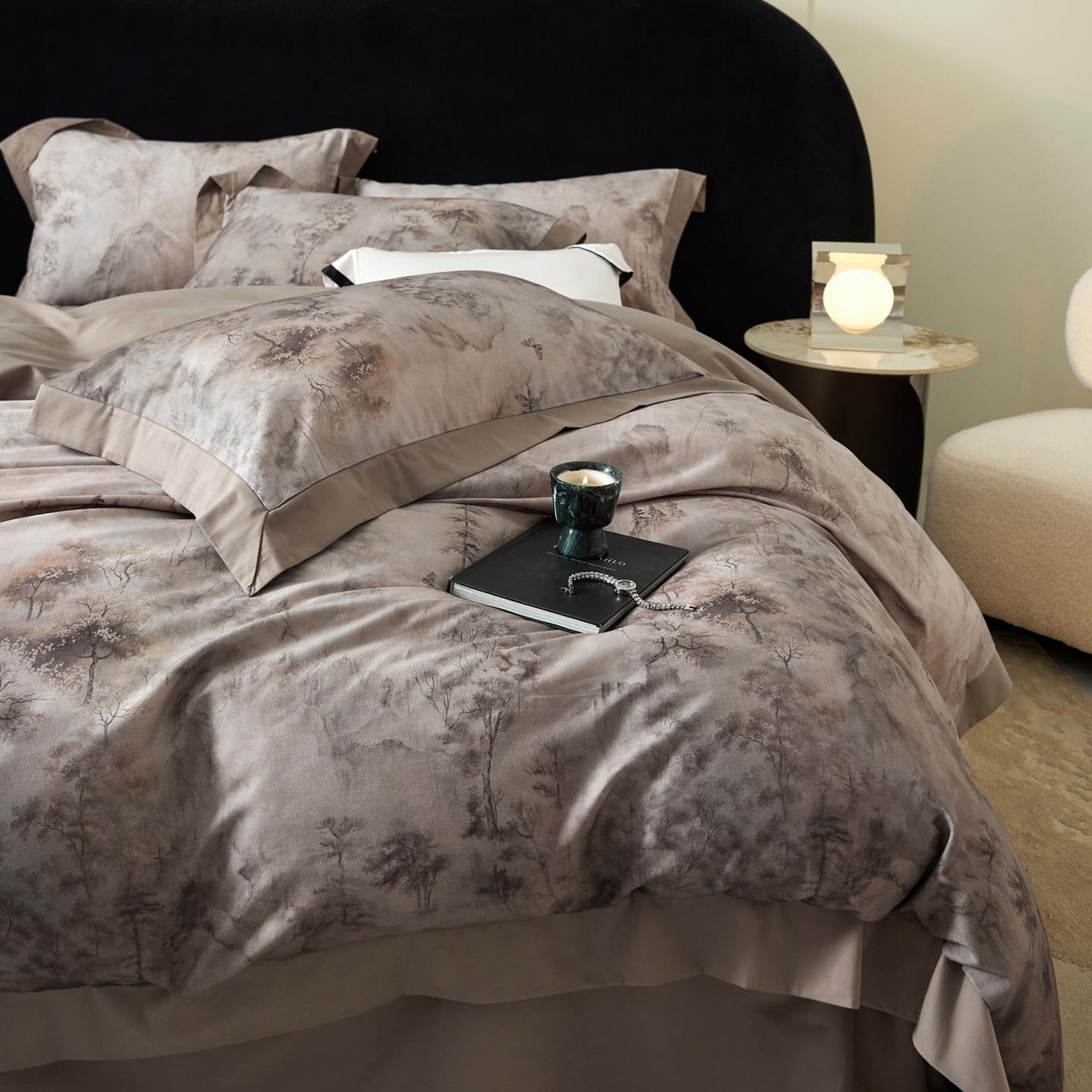 91家纺网 家纺一手货源 找家纺 涵宸家纺 2025新款50S全棉磨毛拼角款四件套【更多花型 联系商家电话：17798859966 微信同号，网站：www.hanchenjf.com】 墨苒（咖）