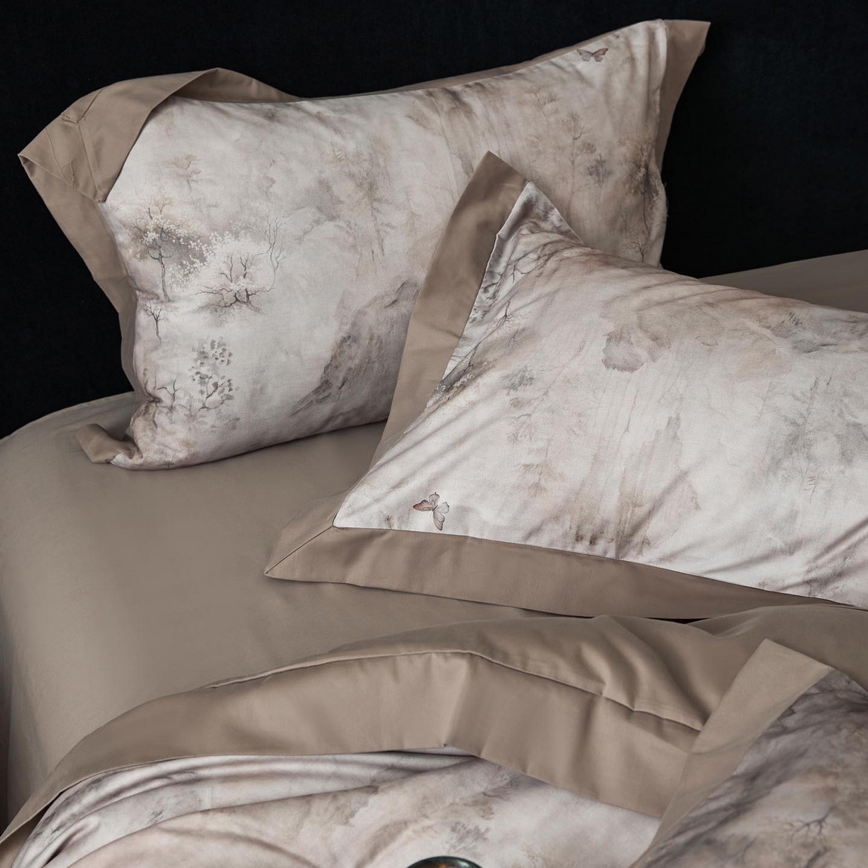 91家纺网 家纺一手货源 找家纺 涵宸家纺 2025新款50S全棉磨毛拼角款四件套【更多花型 联系商家电话：17798859966 微信同号，网站：www.hanchenjf.com】 墨苒（咖）