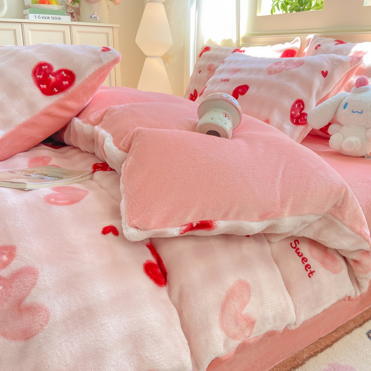 91家纺网 家纺一手货源 找家纺 耐思家纺 2025新款泡泡牛奶绒印花四件套系列 泡泡-甜心粉