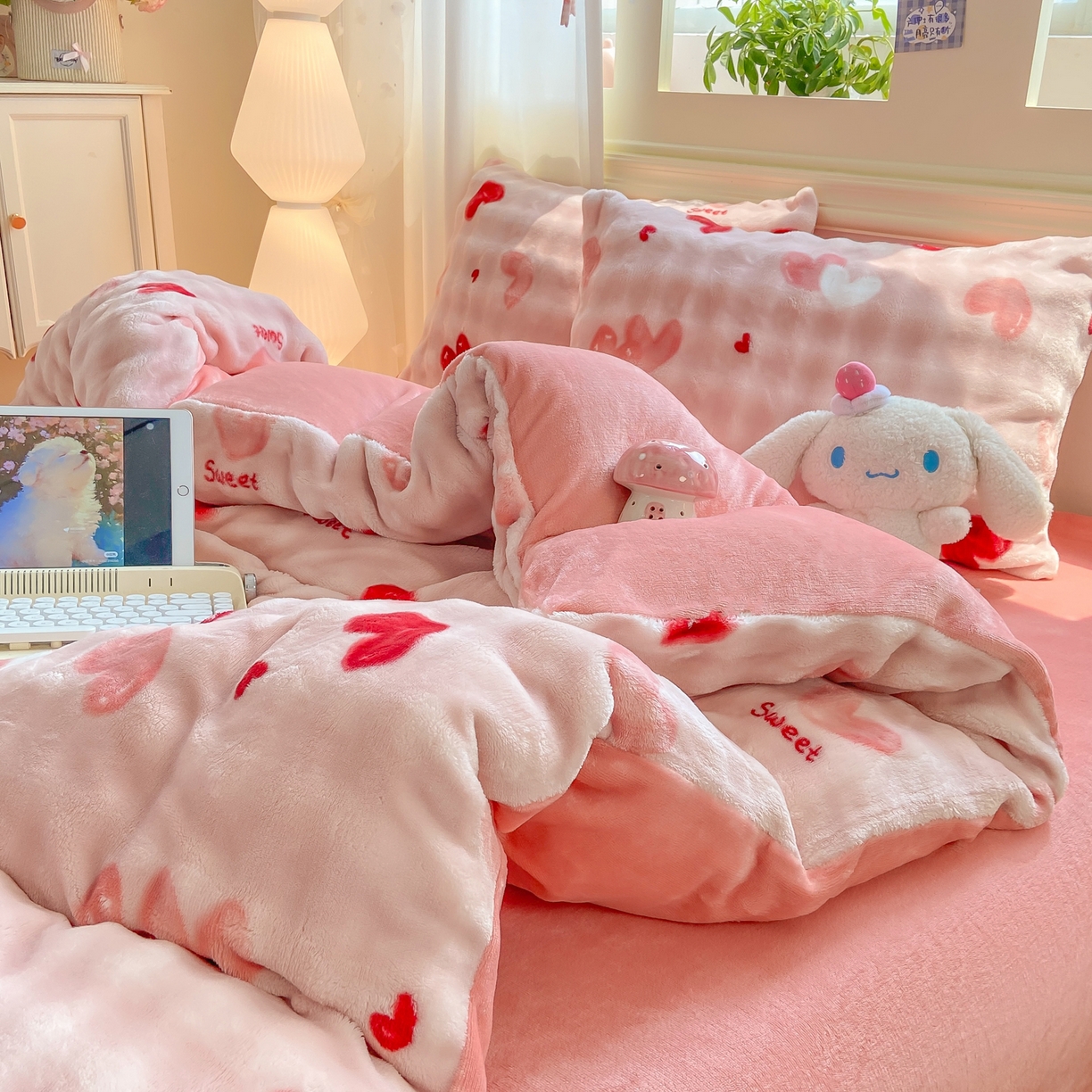 91家纺网 家纺一手货源 找家纺 耐思家纺 2025新款泡泡牛奶绒印花四件套系列 泡泡-甜心粉