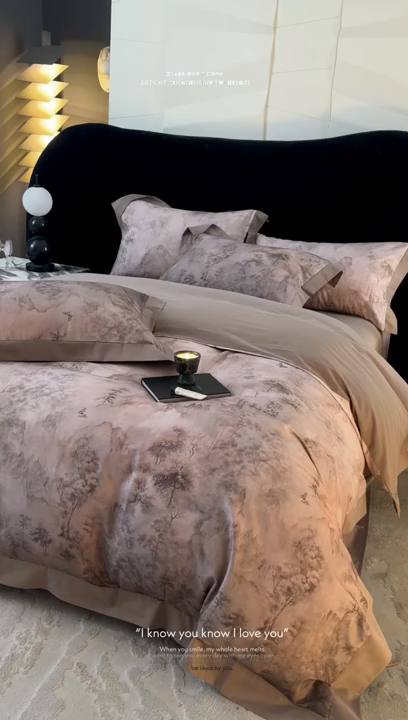 91家纺网 家纺一手货源 找家纺 涵宸家纺 2025新款50S全棉磨毛拼角款四件套【更多花型 联系商家电话：17798859966 微信同号，网站：www.hanchenjf.com】 墨苒（咖）