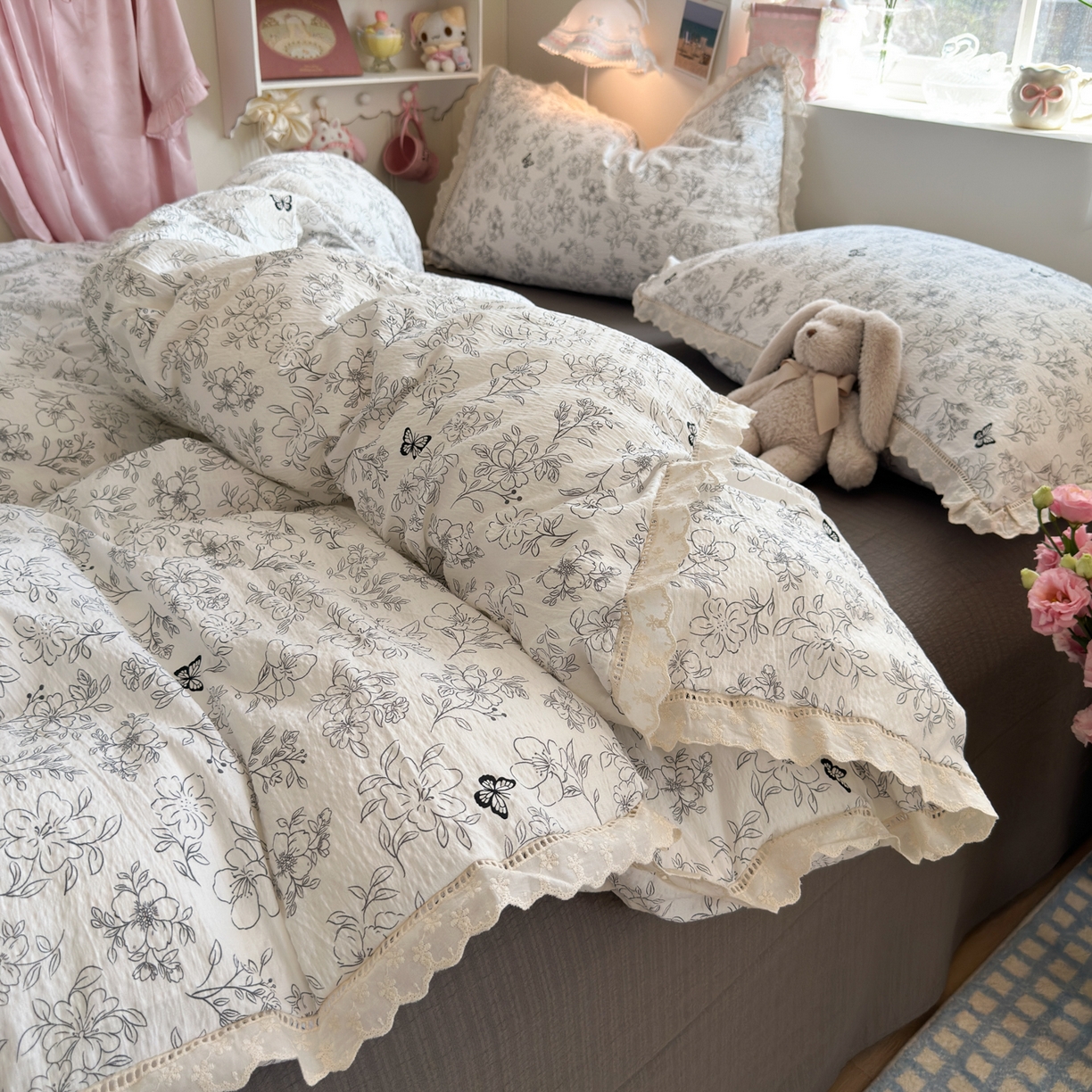 91家纺网 家纺一手货源 找家纺 优卡迪家纺馆 2025新款A类全棉镂空花边皱皱棉双层纱四件套 蝶舞