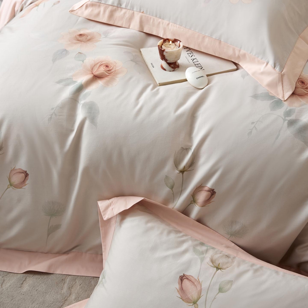 91家纺网 家纺一手货源 找家纺 涵宸家纺 2025新款50S全棉磨毛拼角款四件套【更多花型 联系商家电话：17798859966 微信同号，网站：www.hanchenjf.com】 悦滢（粉）