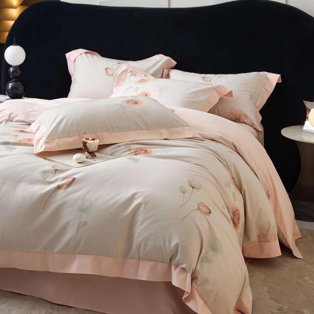 91家纺网 家纺一手货源 找家纺 涵宸家纺 2025新款50S全棉磨毛拼角款四件套【更多花型 联系商家电话：17798859966 微信同号，网站：www.hanchenjf.com】 悦滢（粉）