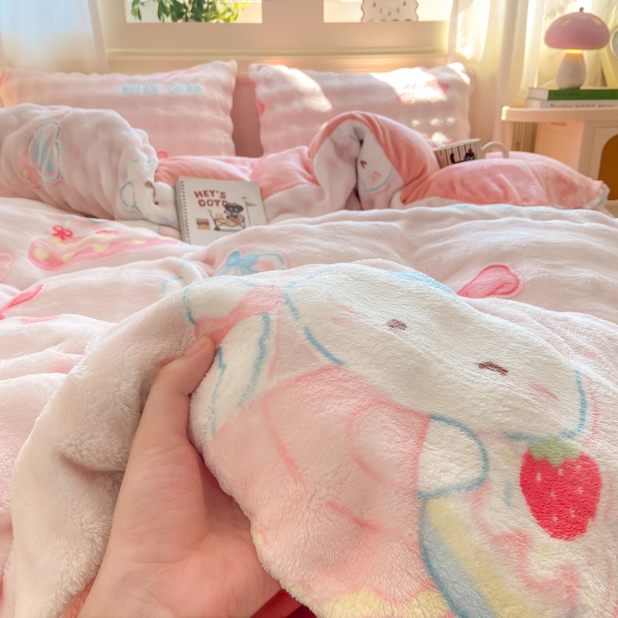 91家纺网 家纺一手货源 找家纺 耐思家纺 2025新款泡泡牛奶绒印花四件套系列 泡泡-KT 猫