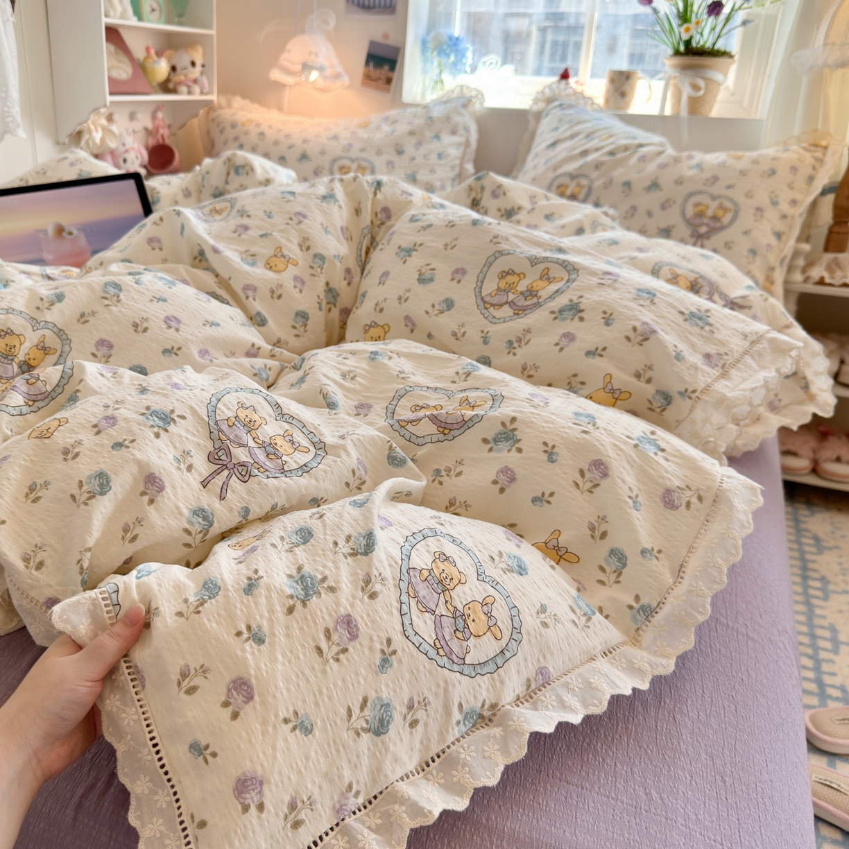 91家纺网 家纺一手货源 找家纺 优卡迪家纺馆 2025新款A类全棉镂空花边皱皱棉双层纱四件套 花香浮梦