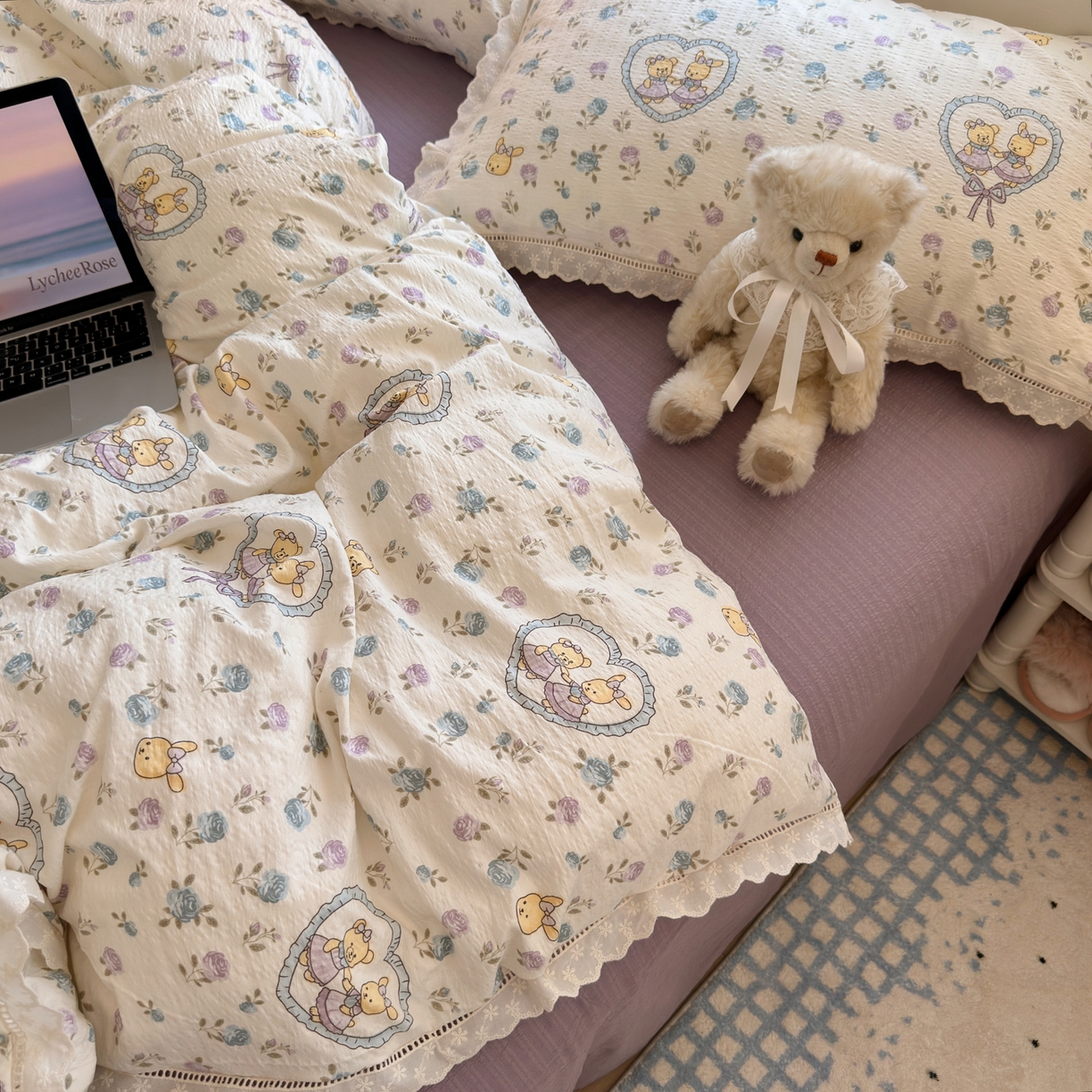 91家纺网 家纺一手货源 找家纺 优卡迪家纺馆 2025新款A类全棉镂空花边皱皱棉双层纱四件套 花香浮梦