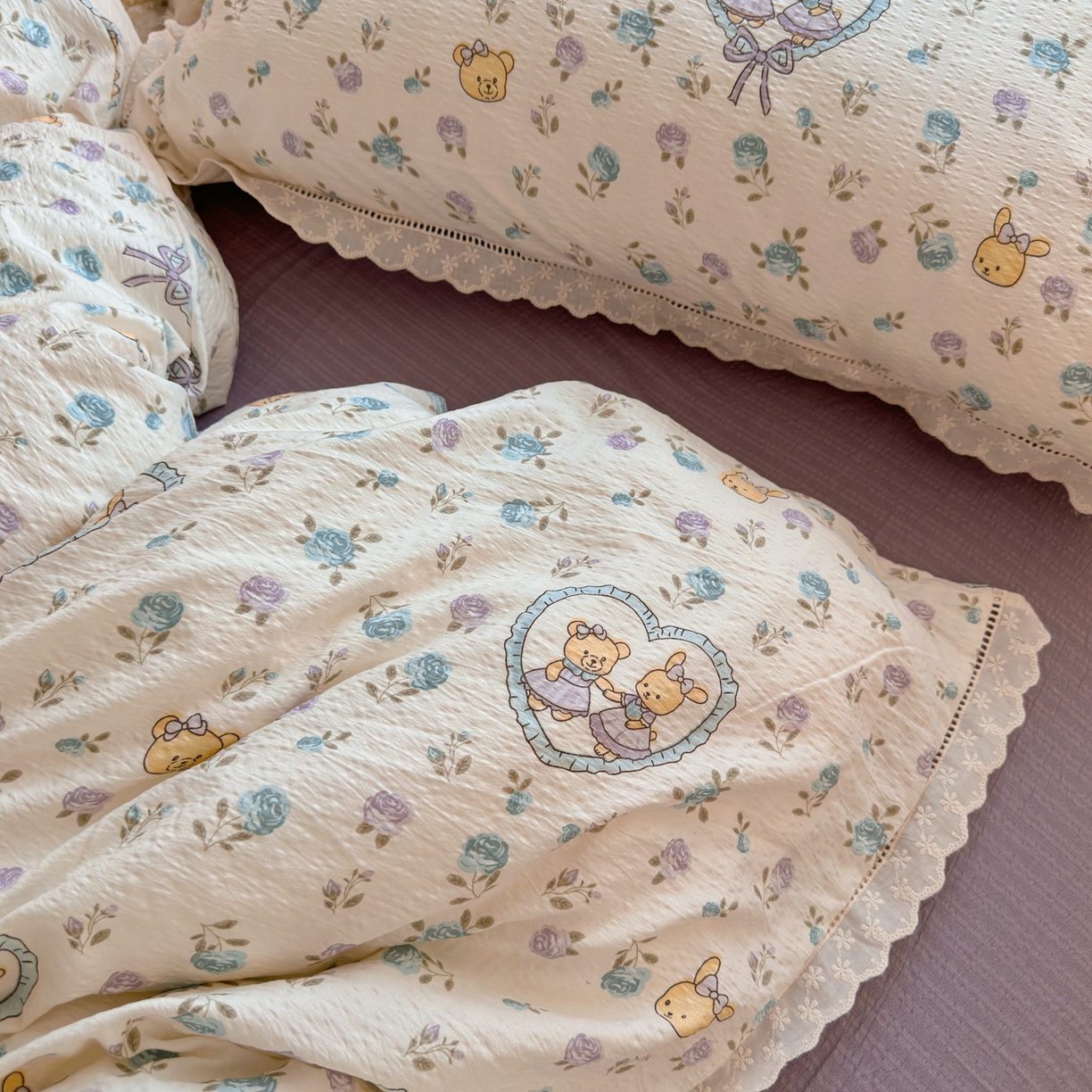 91家纺网 家纺一手货源 找家纺 优卡迪家纺馆 2025新款A类全棉镂空花边皱皱棉双层纱四件套 花香浮梦