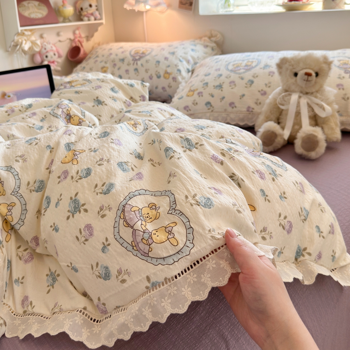 91家纺网 家纺一手货源 找家纺 优卡迪家纺馆 2025新款A类全棉镂空花边皱皱棉双层纱四件套 花香浮梦