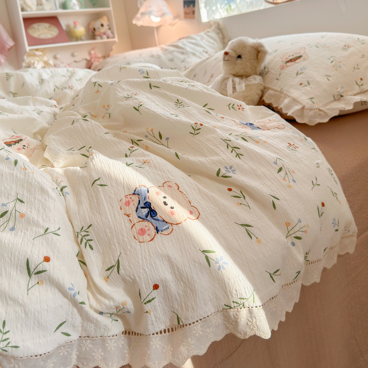 91家纺网 家纺一手货源 找家纺 优卡迪家纺馆 2025新款A类全棉镂空花边皱皱棉双层纱四件套 可比熊