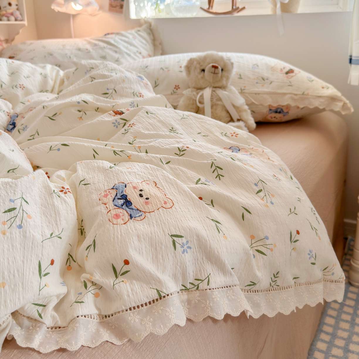 91家纺网 家纺一手货源 找家纺 优卡迪家纺馆 2025新款A类全棉镂空花边皱皱棉双层纱四件套 可比熊