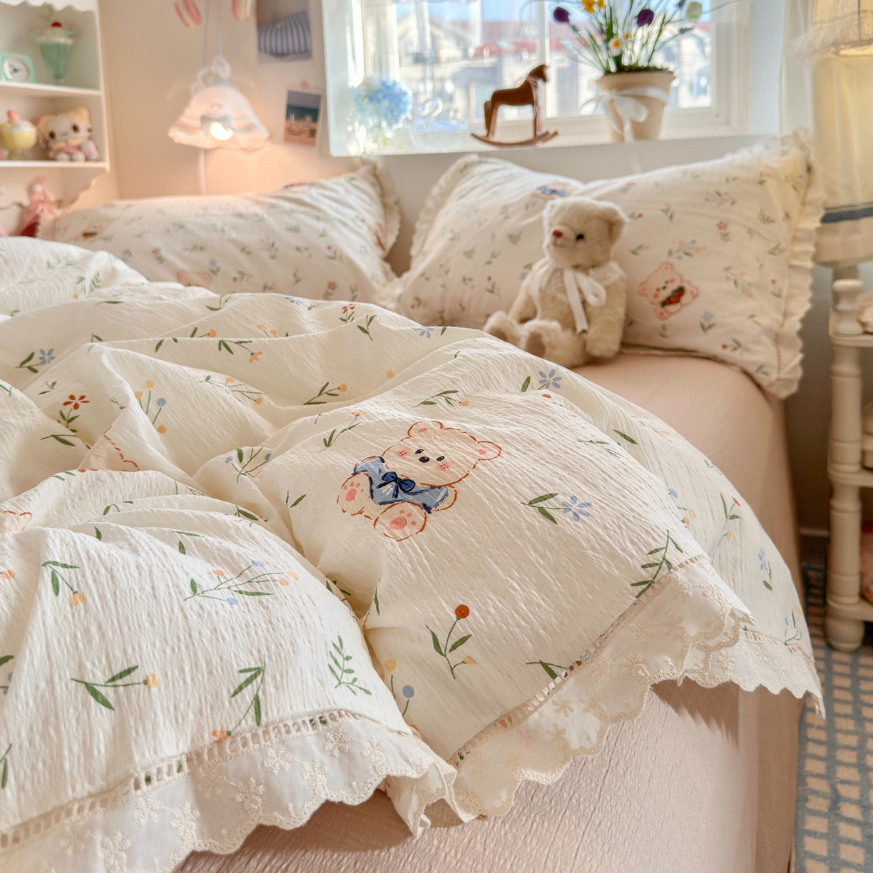 91家纺网 家纺一手货源 找家纺 优卡迪家纺馆 2025新款A类全棉镂空花边皱皱棉双层纱四件套 可比熊