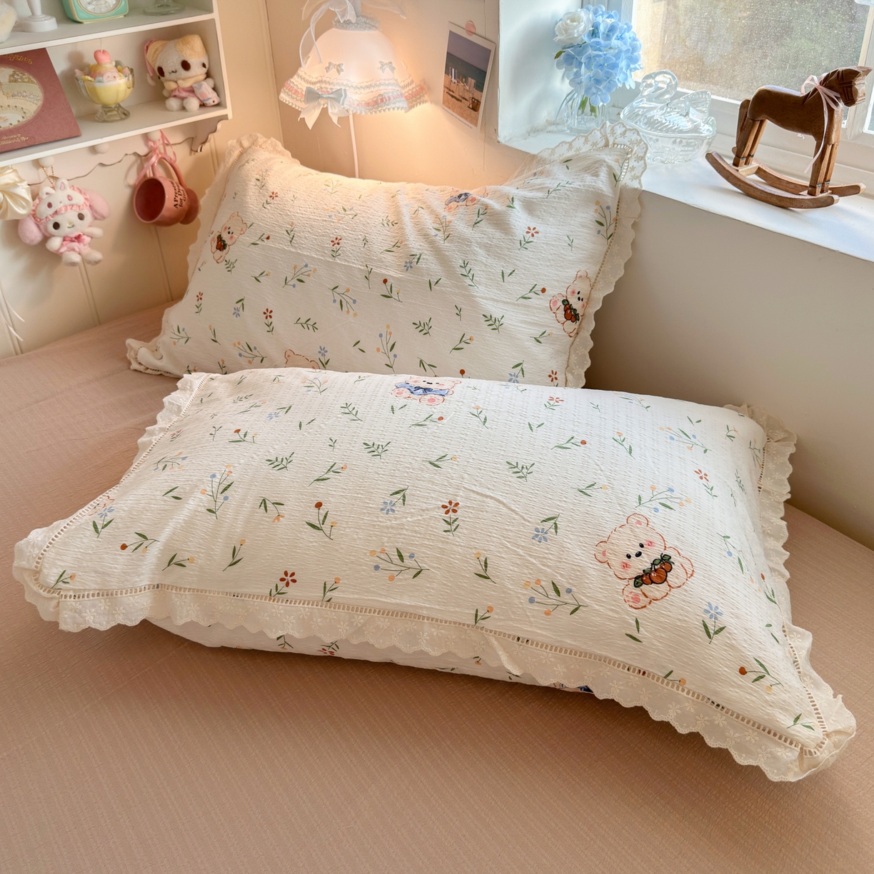 91家纺网 家纺一手货源 找家纺 优卡迪家纺馆 2025新款A类全棉镂空花边皱皱棉双层纱四件套 可比熊