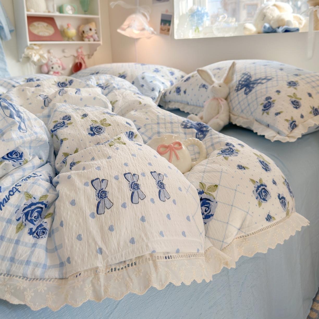 91家纺网 家纺一手货源 找家纺 优卡迪家纺馆 2025新款A类全棉镂空花边皱皱棉双层纱四件套 蓝玫之约