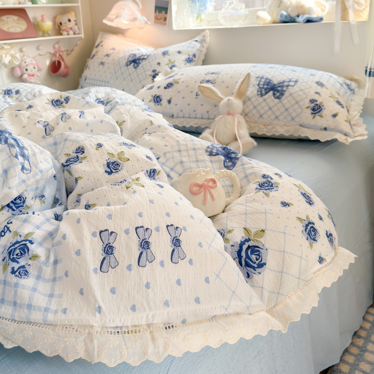 91家纺网 家纺一手货源 找家纺 优卡迪家纺馆 2025新款A类全棉镂空花边皱皱棉双层纱四件套 蓝玫之约