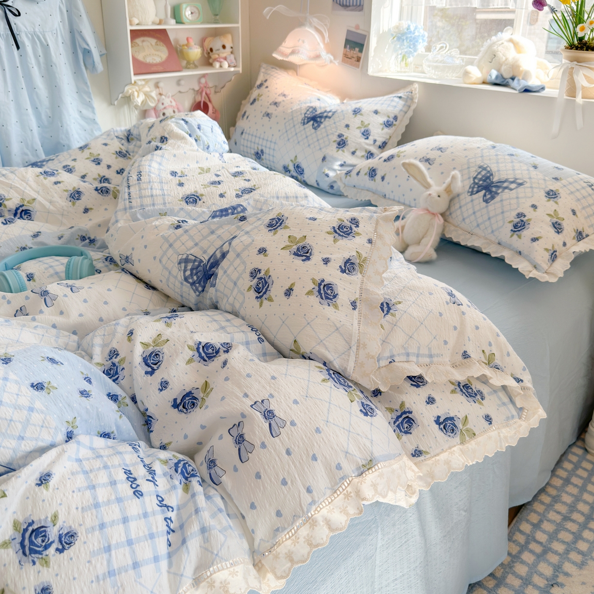 91家纺网 家纺一手货源 找家纺 优卡迪家纺馆 2025新款A类全棉镂空花边皱皱棉双层纱四件套 蓝玫之约