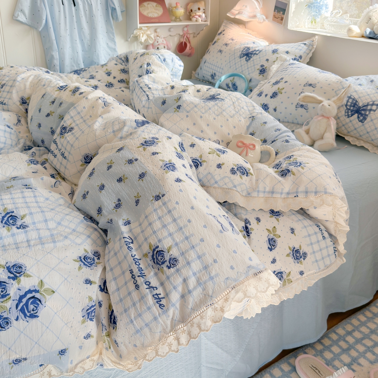 91家纺网 家纺一手货源 找家纺 优卡迪家纺馆 2025新款A类全棉镂空花边皱皱棉双层纱四件套 蓝玫之约