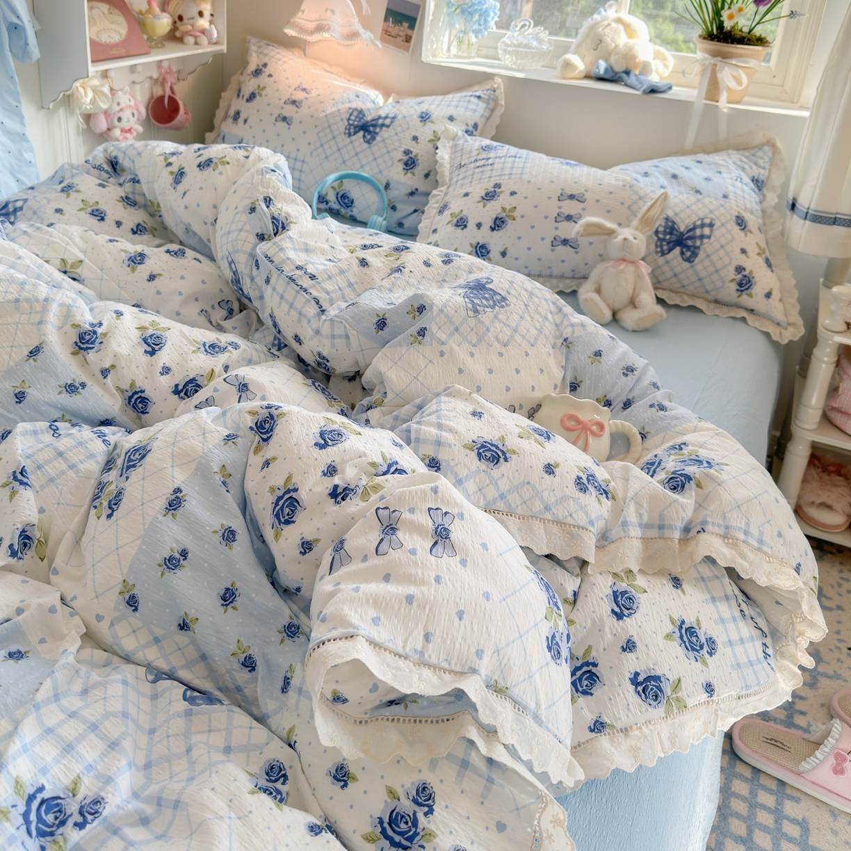 91家纺网 家纺一手货源 找家纺 优卡迪家纺馆 2025新款A类全棉镂空花边皱皱棉双层纱四件套 蓝玫之约