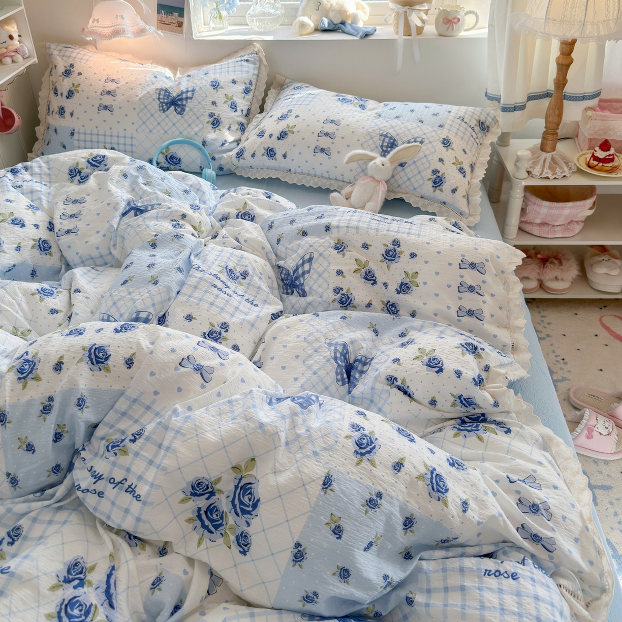 91家纺网 家纺一手货源 找家纺 优卡迪家纺馆 2025新款A类全棉镂空花边皱皱棉双层纱四件套 蓝玫之约