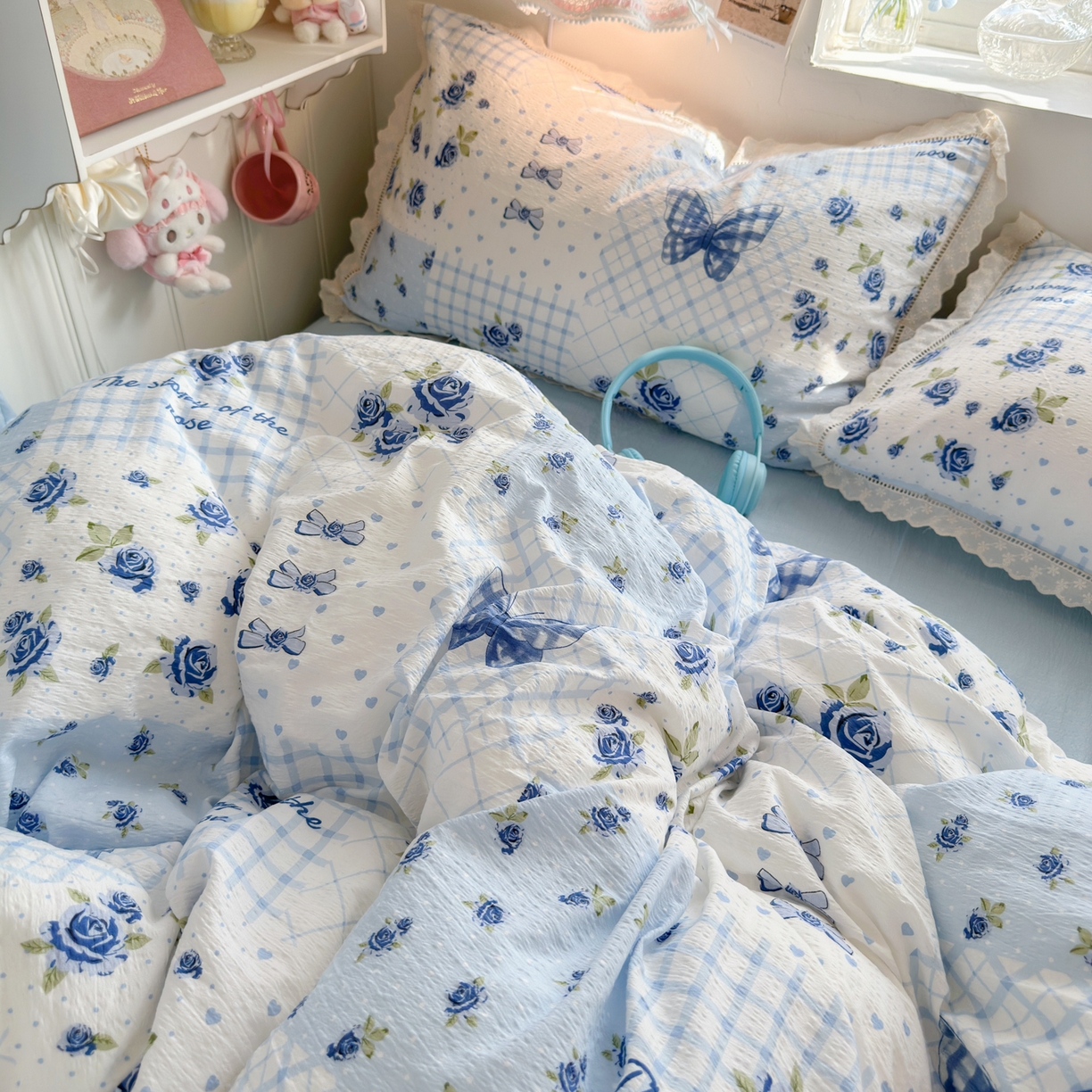 91家纺网 家纺一手货源 找家纺 优卡迪家纺馆 2025新款A类全棉镂空花边皱皱棉双层纱四件套 蓝玫之约