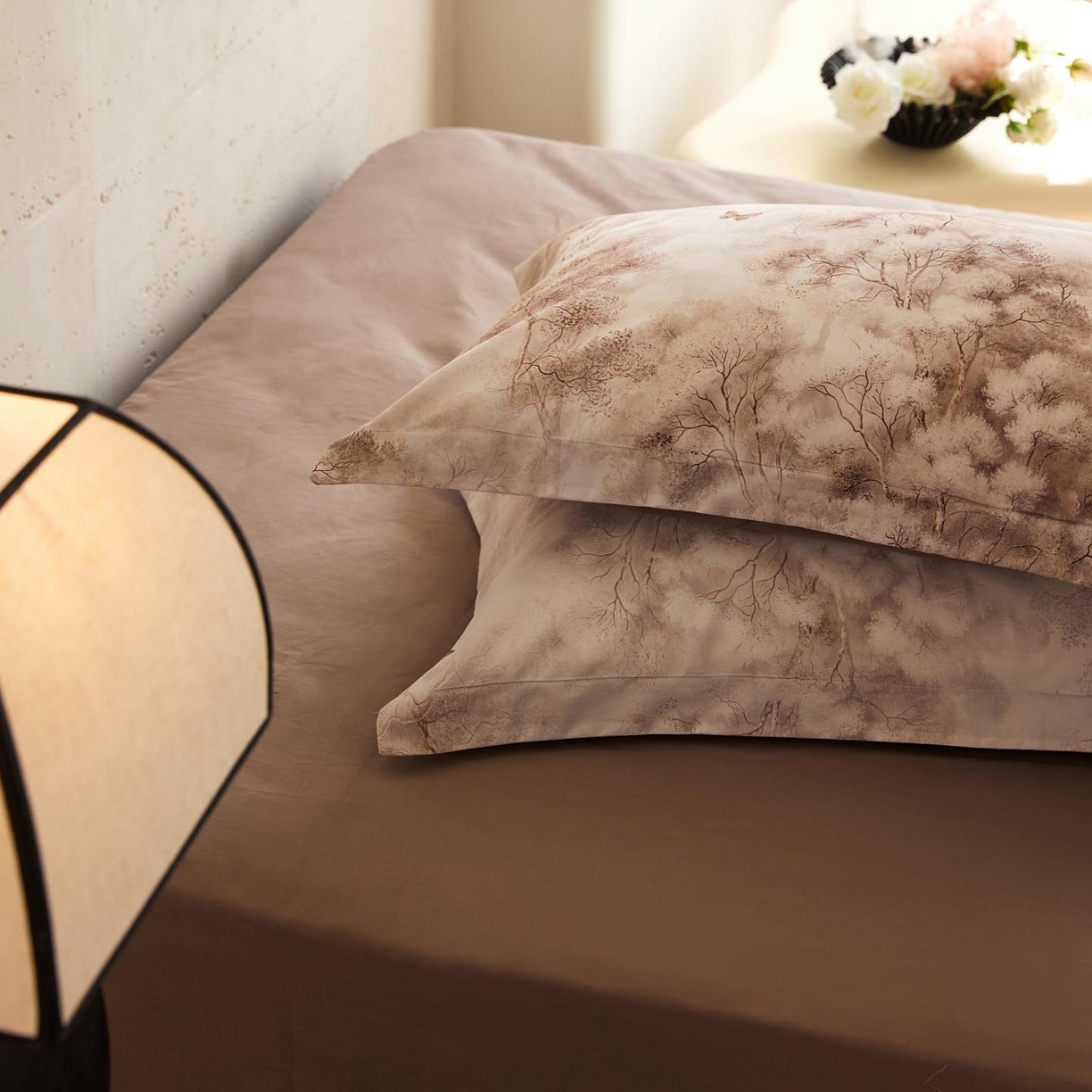 91家纺网 家纺一手货源 找家纺 涵宸家纺 2025新款50S磨毛基础款四件套【更多花型 联系商家电话：17798859966 微信同号，网站：www.hanchenjf.com】 布丽姬特（咖）