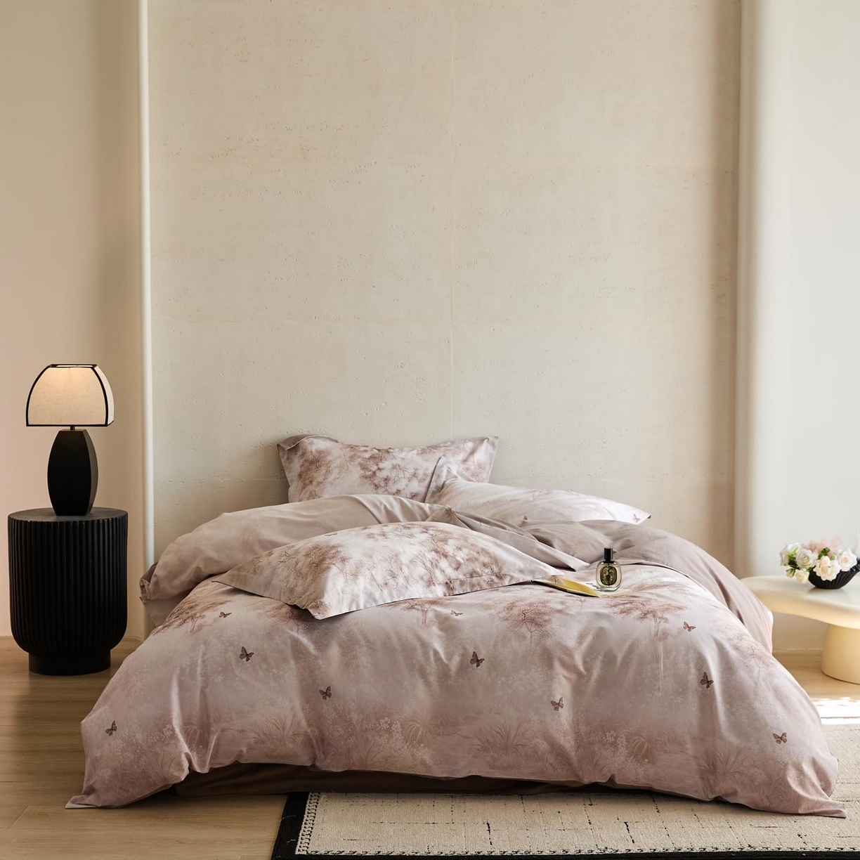 91家纺网 家纺一手货源 找家纺 涵宸家纺 2025新款50S磨毛基础款四件套【更多花型 联系商家电话：17798859966 微信同号，网站：www.hanchenjf.com】 布丽姬特（咖）