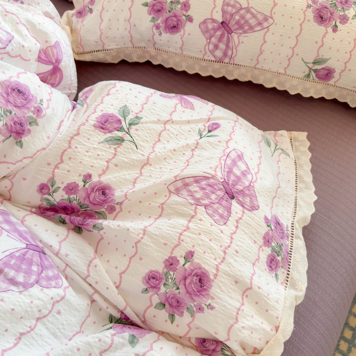 91家纺网 家纺一手货源 找家纺 优卡迪家纺馆 2025新款A类全棉镂空花边皱皱棉双层纱四件套 流苏