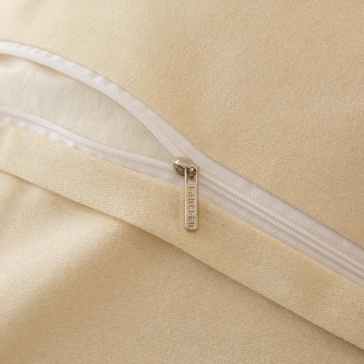 91家纺网 家纺一手货源 找家纺 涵宸家纺 2025新款原棉加厚磨毛印花四件套 库洛-棕