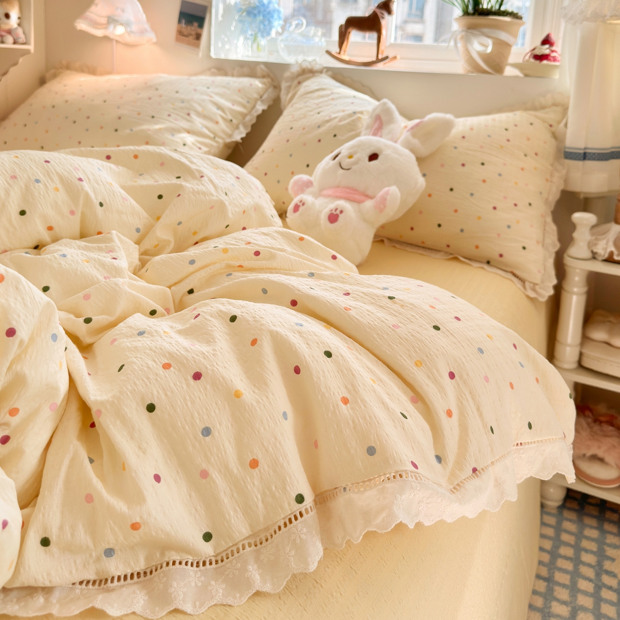 91家纺网 家纺一手货源 找家纺 优卡迪家纺馆 2025新款A类全棉镂空花边皱皱棉双层纱四件套 奶油波点