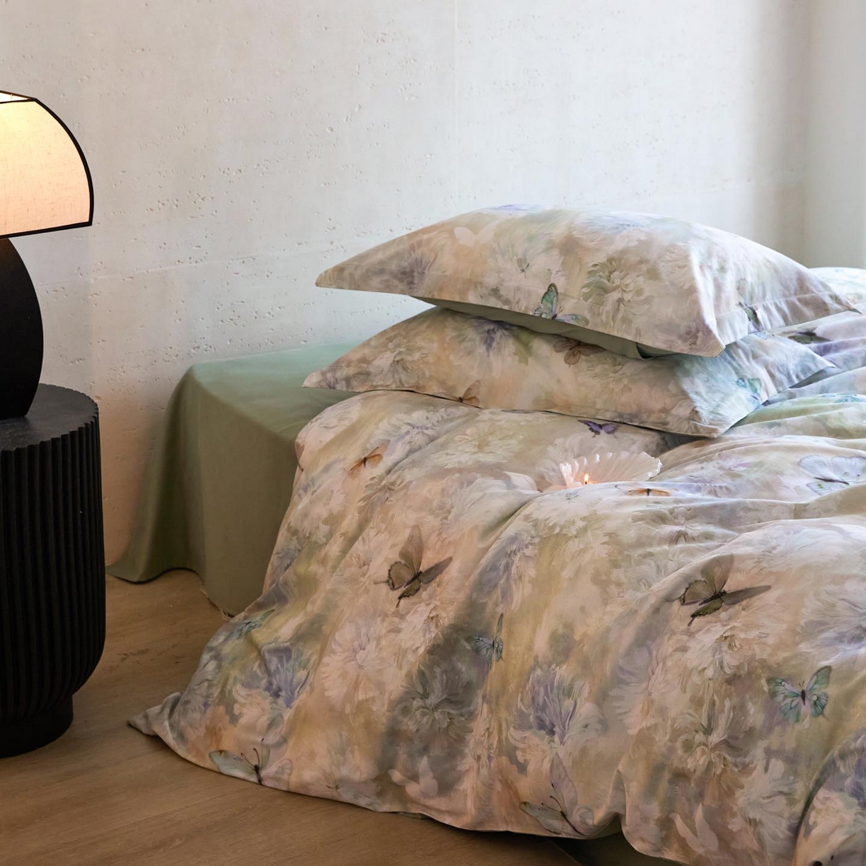 91家纺网 家纺一手货源 找家纺 涵宸家纺 2025新款50S磨毛基础款四件套【更多花型 联系商家电话：17798859966 微信同号，网站：www.hanchenjf.com】 蝶衣舞（兰）