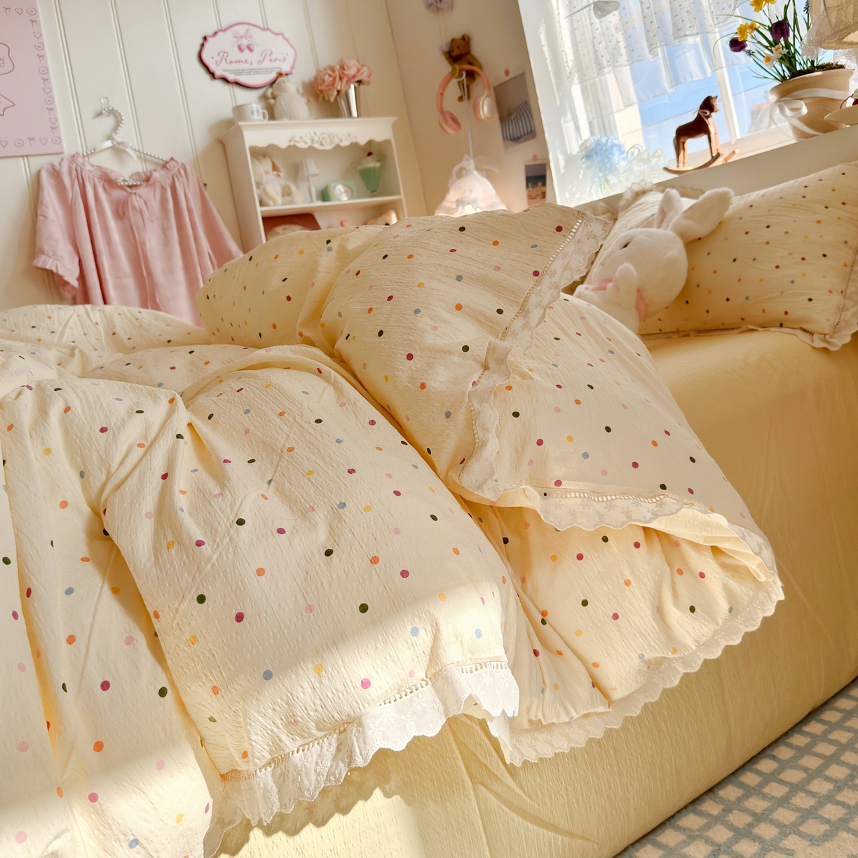 91家纺网 家纺一手货源 找家纺 优卡迪家纺馆 2025新款A类全棉镂空花边皱皱棉双层纱四件套 奶油波点