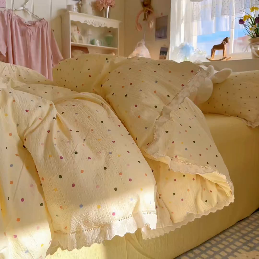 91家纺网 家纺一手货源 找家纺 优卡迪家纺馆 2025新款A类全棉镂空花边皱皱棉双层纱四件套 奶油波点