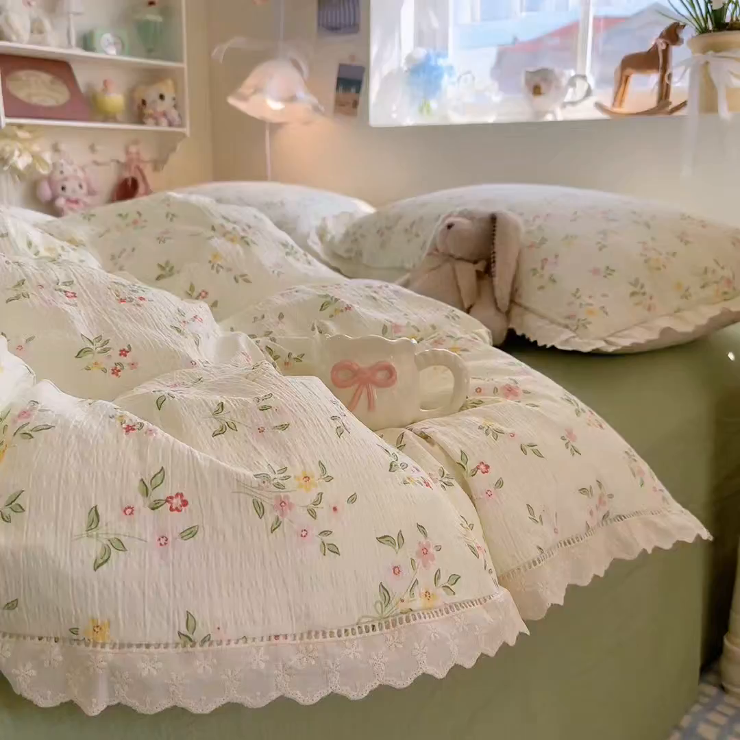 91家纺网 家纺一手货源 找家纺 优卡迪家纺馆 2025新款A类全棉镂空花边皱皱棉双层纱四件套 沁园春
