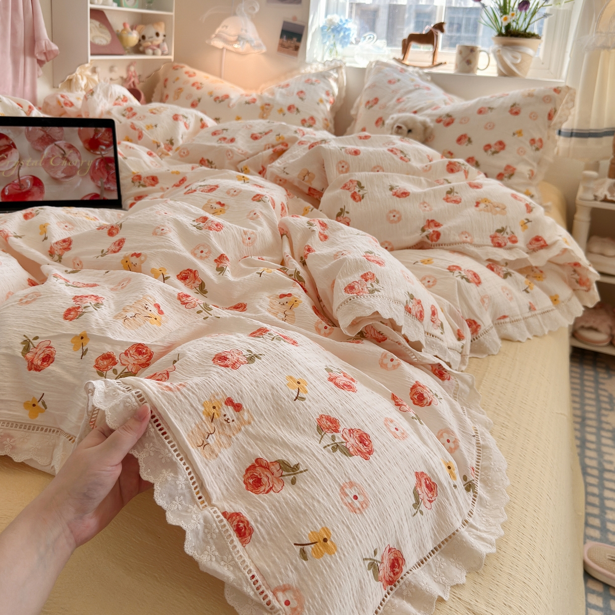 91家纺网 家纺一手货源 找家纺 优卡迪家纺馆 2025新款A类全棉镂空花边皱皱棉双层纱四件套 晚晴