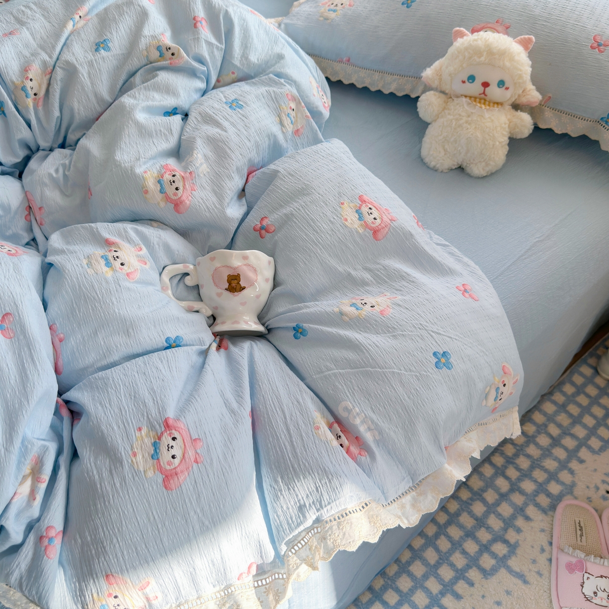 91家纺网 家纺一手货源 找家纺 优卡迪家纺馆 2025新款A类全棉镂空花边皱皱棉双层纱四件套 小精灵