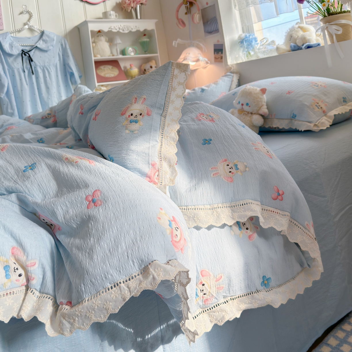 91家纺网 家纺一手货源 找家纺 优卡迪家纺馆 2025新款A类全棉镂空花边皱皱棉双层纱四件套 小精灵