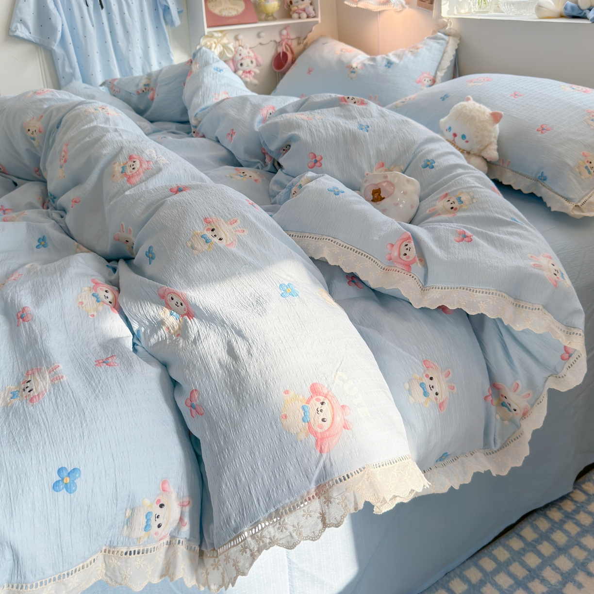 91家纺网 家纺一手货源 找家纺 优卡迪家纺馆 2025新款A类全棉镂空花边皱皱棉双层纱四件套 小精灵