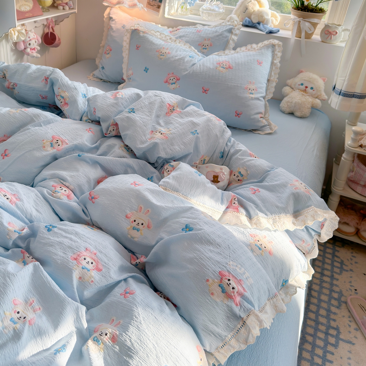 91家纺网 家纺一手货源 找家纺 优卡迪家纺馆 2025新款A类全棉镂空花边皱皱棉双层纱四件套 小精灵