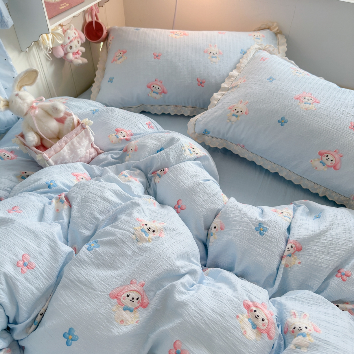 91家纺网 家纺一手货源 找家纺 优卡迪家纺馆 2025新款A类全棉镂空花边皱皱棉双层纱四件套 小精灵