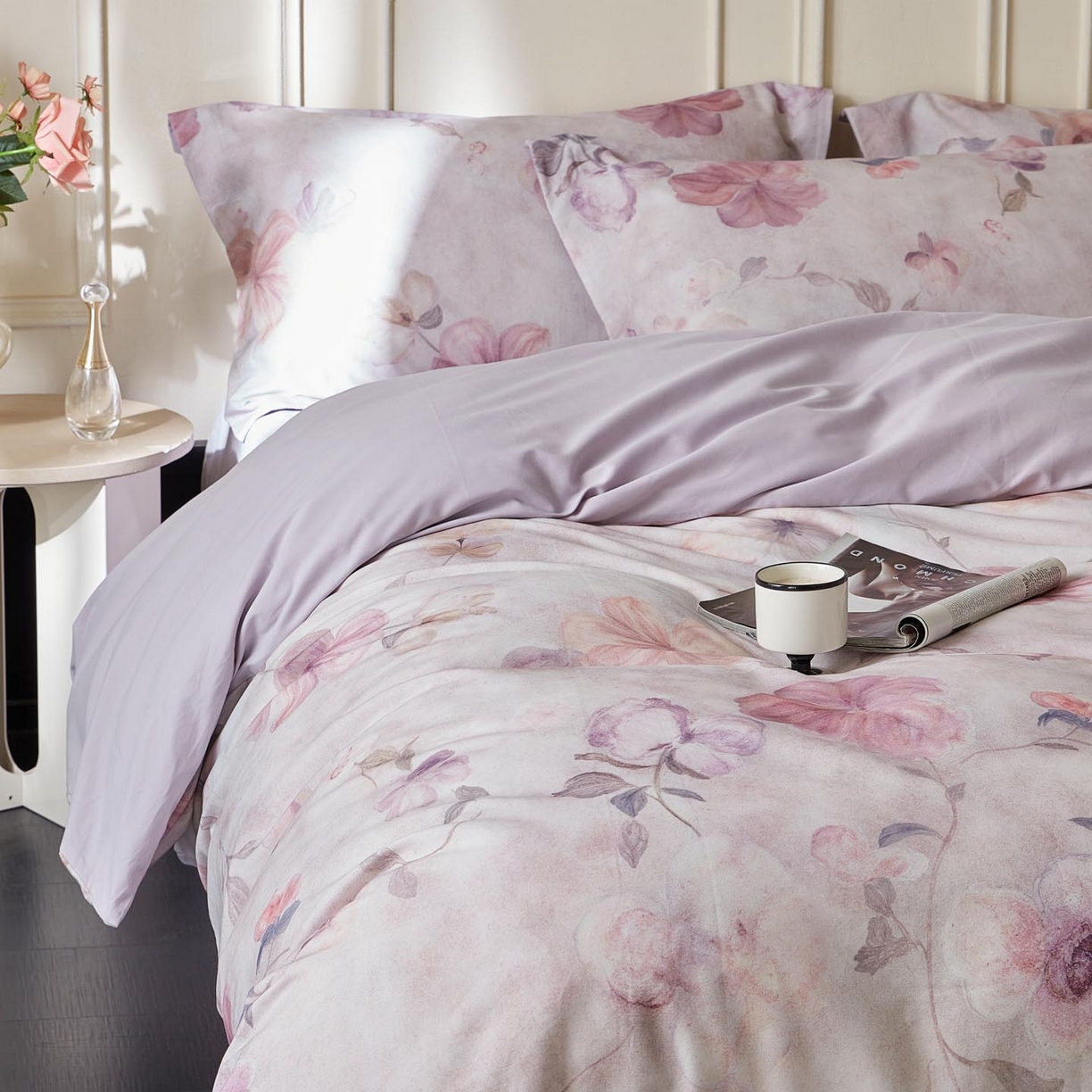 91家纺网 家纺一手货源 找家纺 涵宸家纺 2025新款50S磨毛基础款四件套【更多花型 联系商家电话：17798859966 微信同号，网站：www.hanchenjf.com】 绮罗香梦（灰）