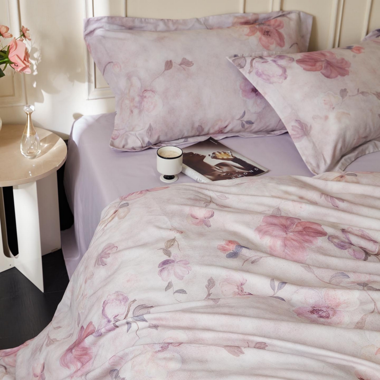 91家纺网 家纺一手货源 找家纺 涵宸家纺 2025新款50S磨毛基础款四件套【更多花型 联系商家电话：17798859966 微信同号，网站：www.hanchenjf.com】 绮罗香梦（灰）