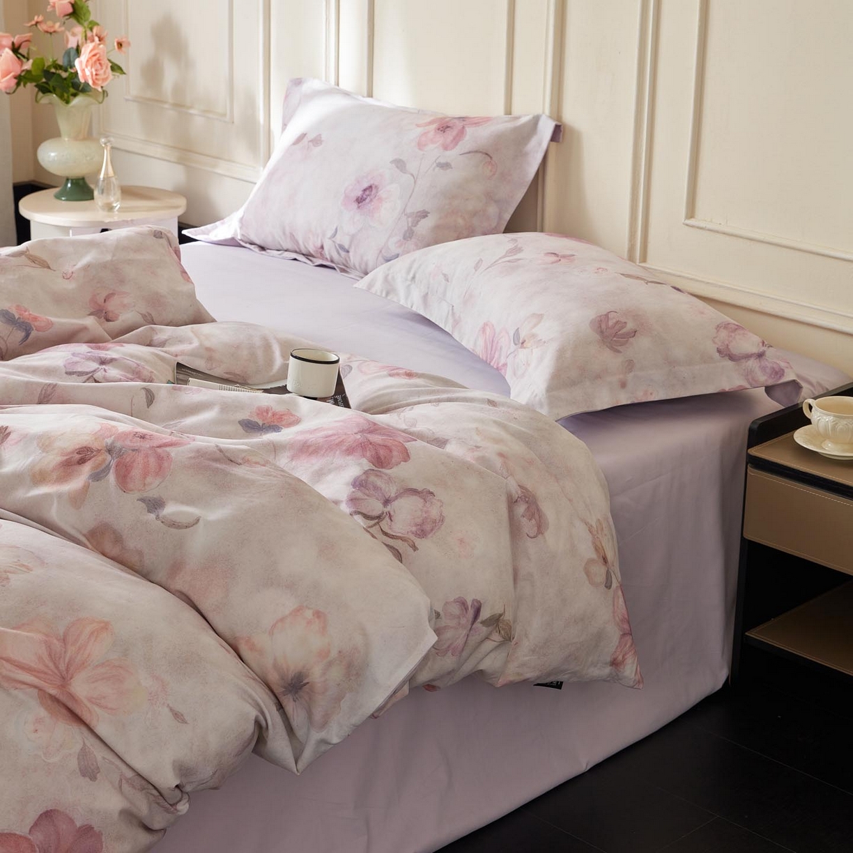 91家纺网 家纺一手货源 找家纺 涵宸家纺 2025新款50S磨毛基础款四件套【更多花型 联系商家电话：17798859966 微信同号，网站：www.hanchenjf.com】 绮罗香梦（灰）