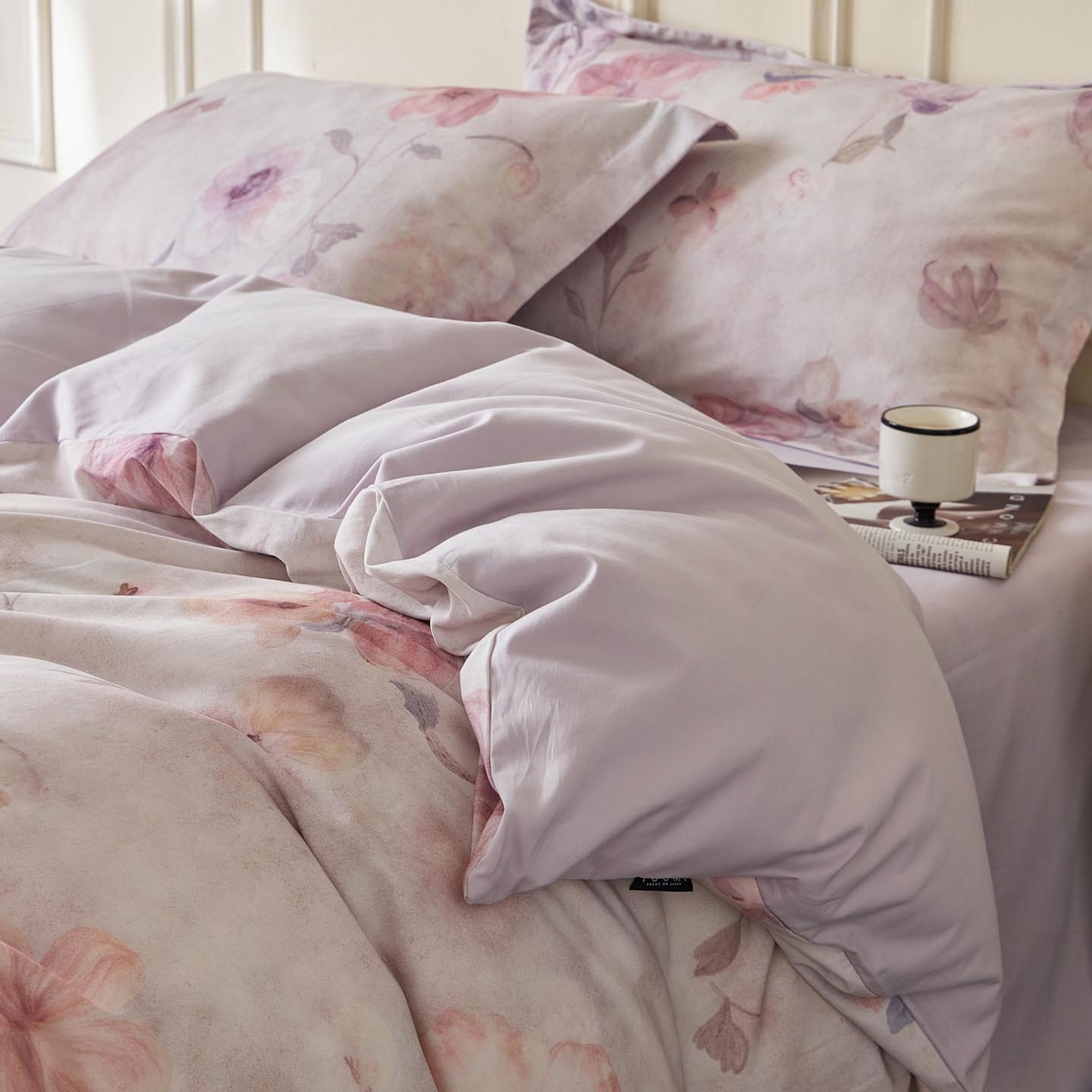 91家纺网 家纺一手货源 找家纺 涵宸家纺 2025新款50S磨毛基础款四件套【更多花型 联系商家电话：17798859966 微信同号，网站：www.hanchenjf.com】 绮罗香梦（灰）