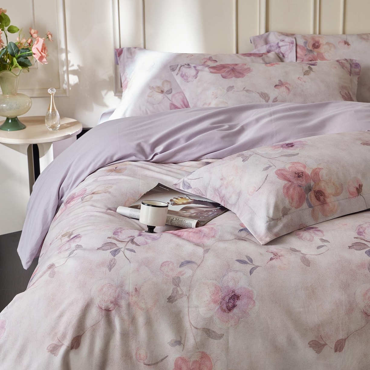 91家纺网 家纺一手货源 找家纺 涵宸家纺 2025新款50S磨毛基础款四件套【更多花型 联系商家电话：17798859966 微信同号，网站：www.hanchenjf.com】 绮罗香梦（灰）