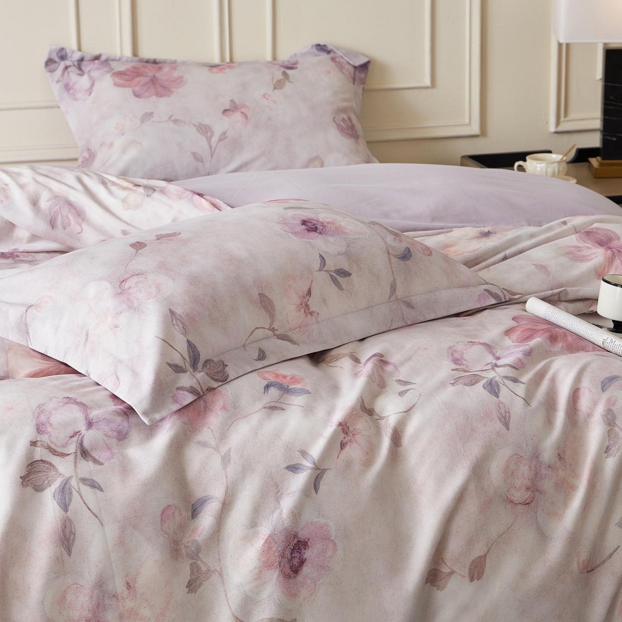 91家纺网 家纺一手货源 找家纺 涵宸家纺 2025新款50S磨毛基础款四件套【更多花型 联系商家电话：17798859966 微信同号，网站：www.hanchenjf.com】 绮罗香梦（灰）