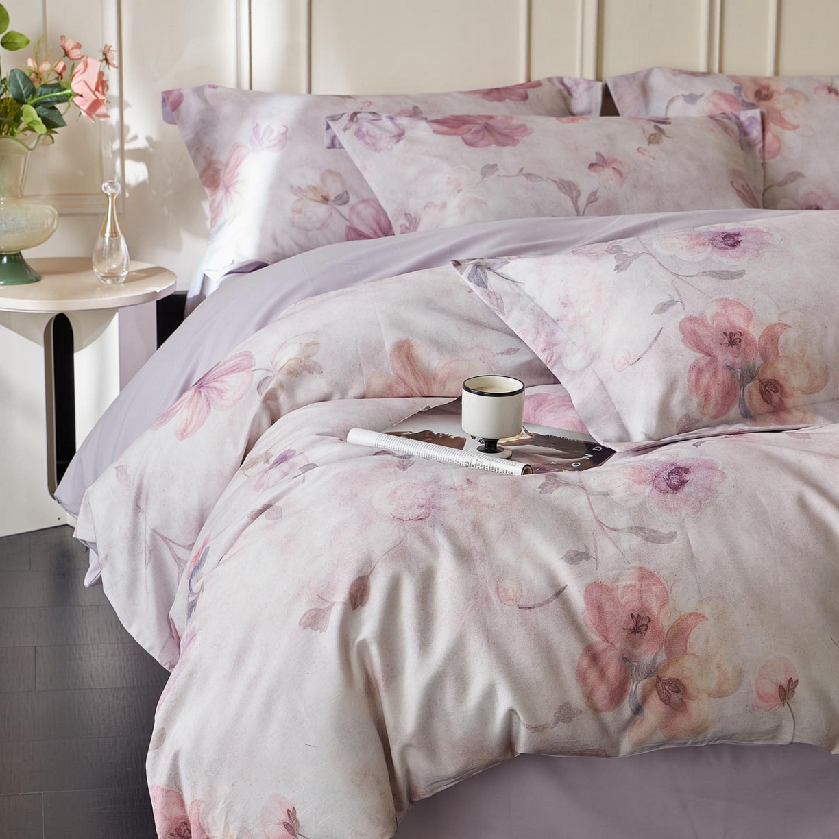 91家纺网 家纺一手货源 找家纺 涵宸家纺 2025新款50S磨毛基础款四件套【更多花型 联系商家电话：17798859966 微信同号，网站：www.hanchenjf.com】 绮罗香梦（灰）