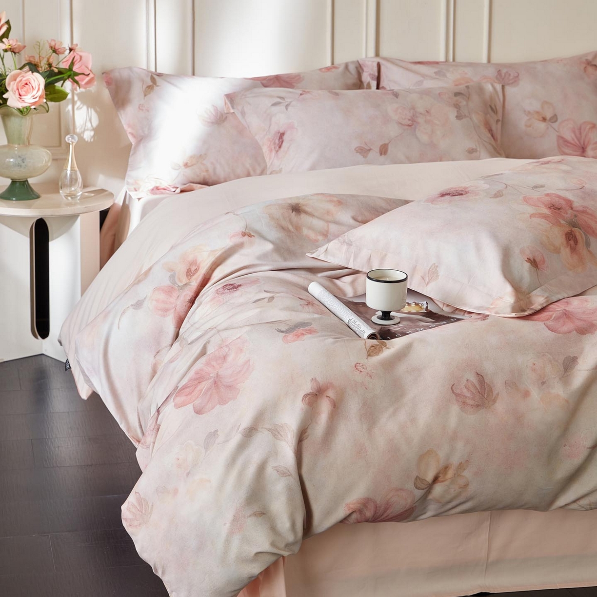 91家纺网 家纺一手货源 找家纺 涵宸家纺 2025新款50S磨毛基础款四件套【更多花型 联系商家电话：17798859966 微信同号，网站：www.hanchenjf.com】 绮罗香梦（咖）